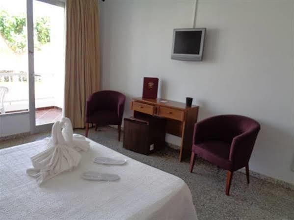 Hostal S'Algaret フォルネイス エクステリア 写真